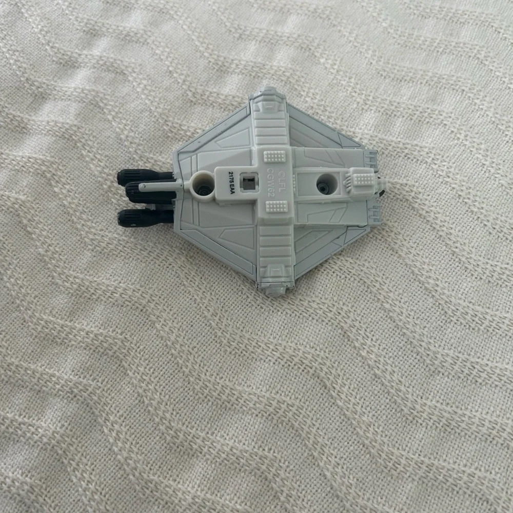 Star Wars Ghost Diecast Starship 2014 Hot Wheels 3” x 2.5”